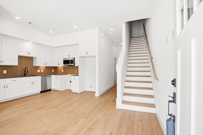 Building Photo - 7841 Sunnyhill St
