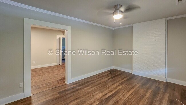 Building Photo - Cute little 2 BR / 1 BA up for lease!