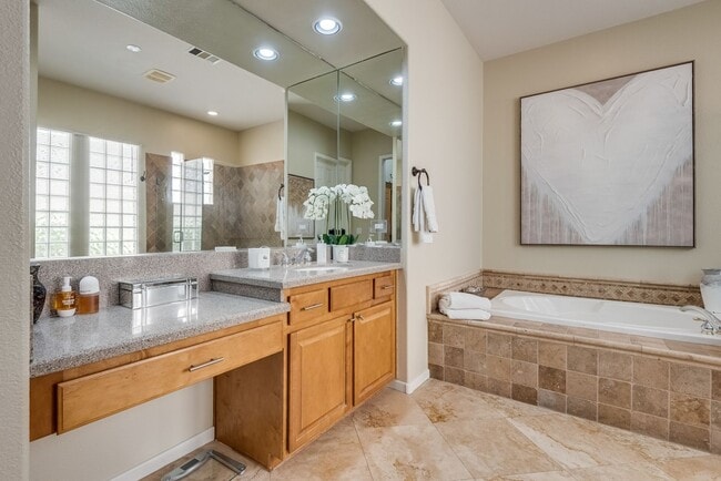 Building Photo - Beautiful Single-Story Residence in Premier Golf Course Community