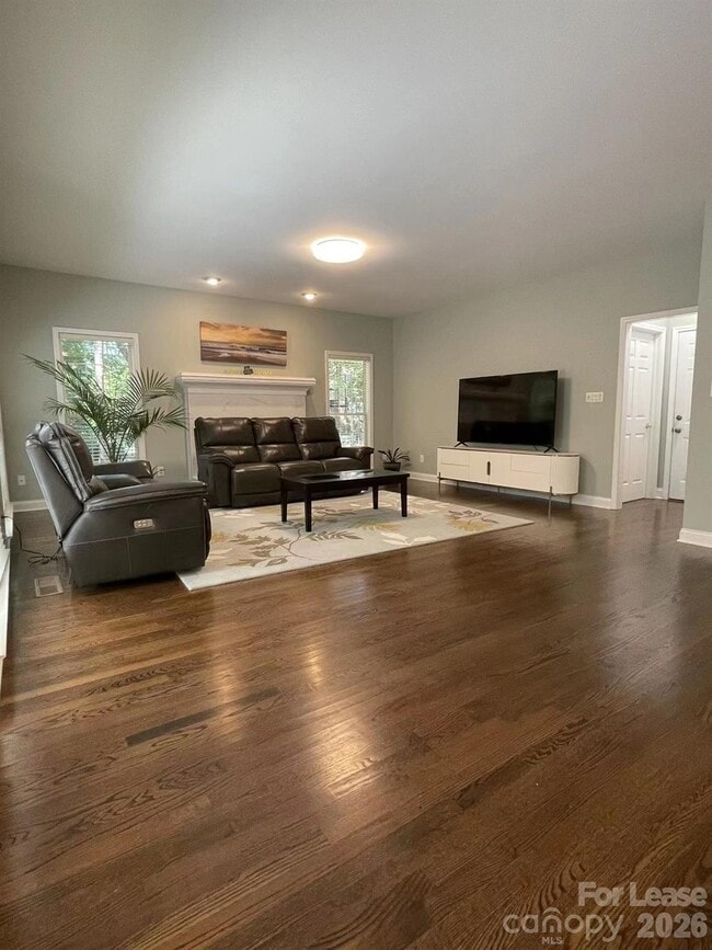 Building Photo - 6025 Oakridge Ct