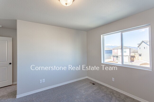 Building Photo - 847 Endeavor Wy