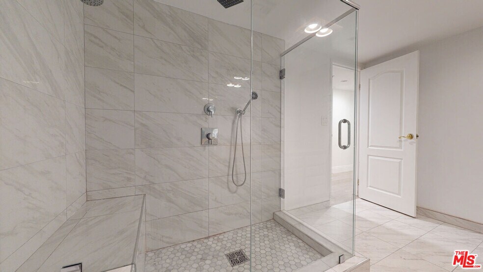 Building Photo - 10660 Wilshire Blvd