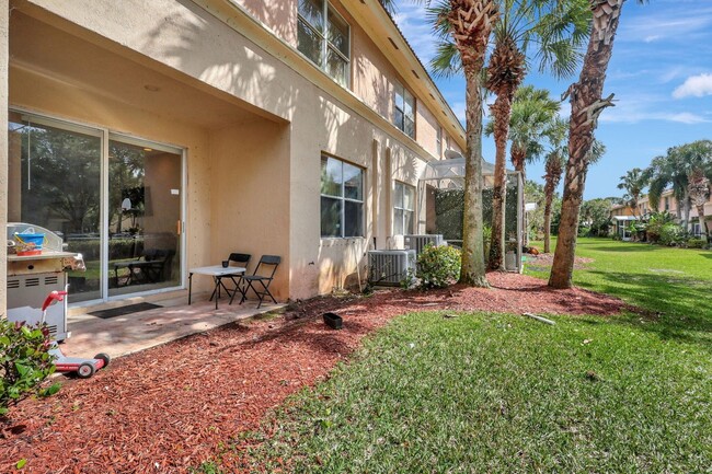 Building Photo - Rainbow Springs Terrace, Royal Palm Beach,...