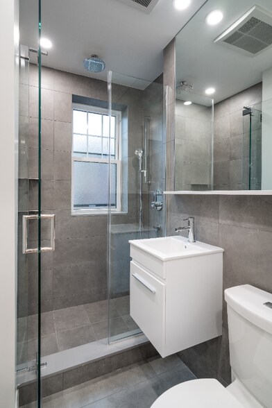 Building Photo - 17 Forest St