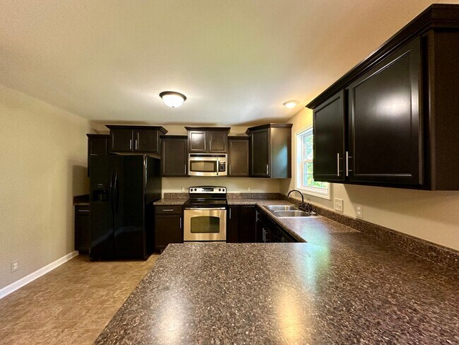 Building Photo - Spacious 3-Bedroom Home with Fenced Yard & Garage!