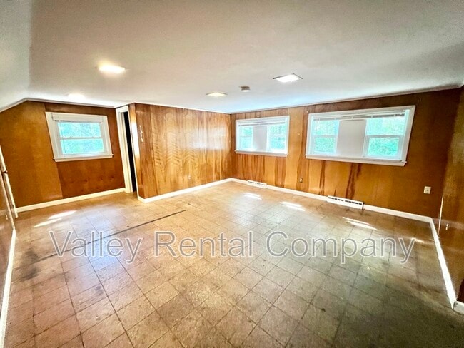 Building Photo - 124 Rocky Hill Rd