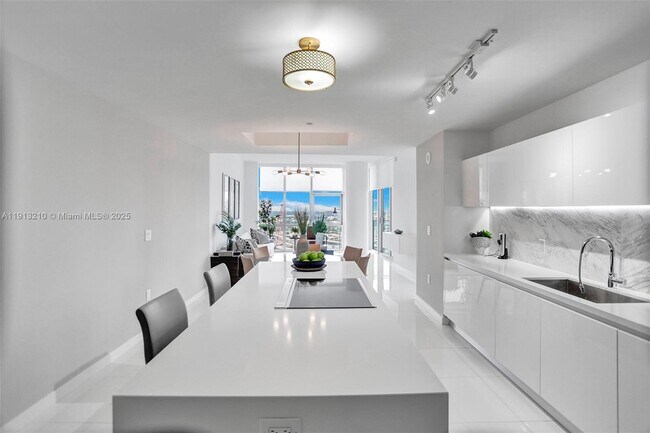 Building Photo - 851 NE 1st Ave