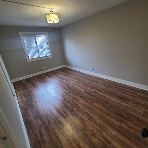 Bedroom - 10501 S Highland Ave