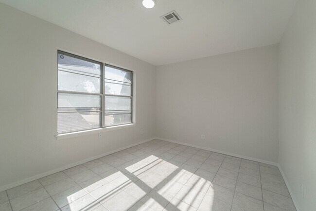 Building Photo - Opportunity Knocking with this HUGE home available for Rent to Own or Lease!