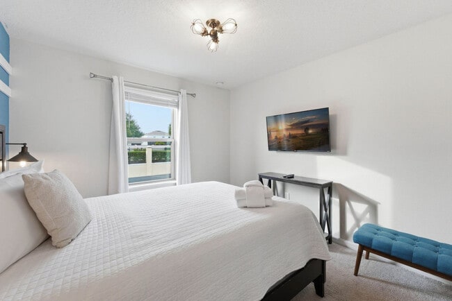 Building Photo - 2440 Dubai St