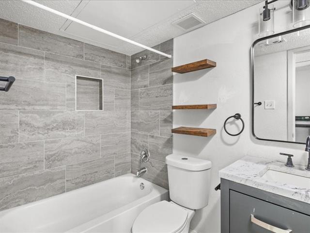 Building Photo - 10650 Steppington Dr