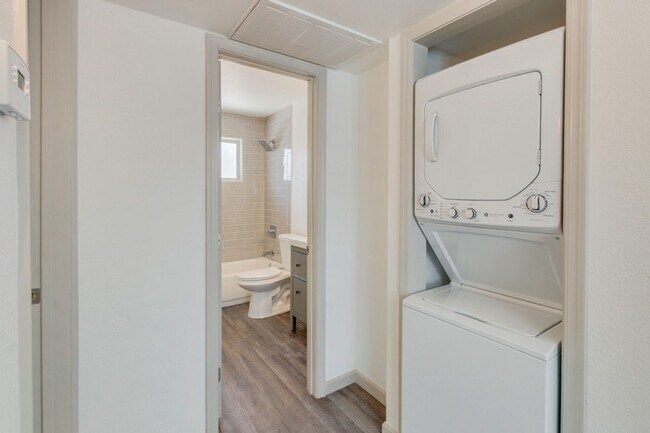 Building Photo - South Scottsdale - Two Bedroom with $0 Move in Special!