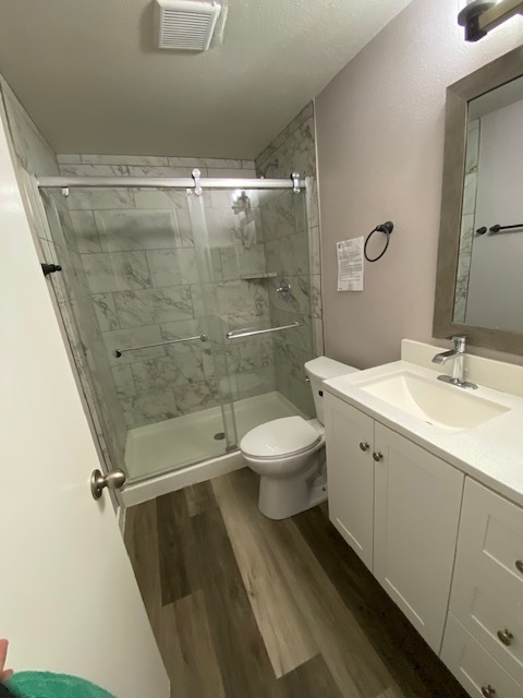 Building Photo - $2,350 Lovely Remodeled 3 Bedroom-2 bath-2...