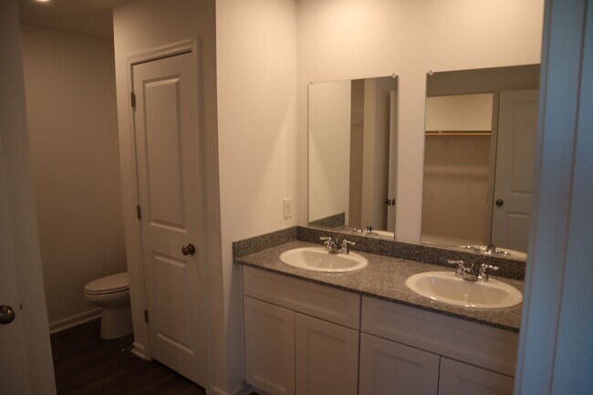 Building Photo - Great Home Great price!