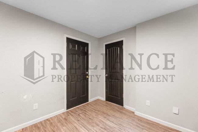 Building Photo - 1041 S Christine Ave