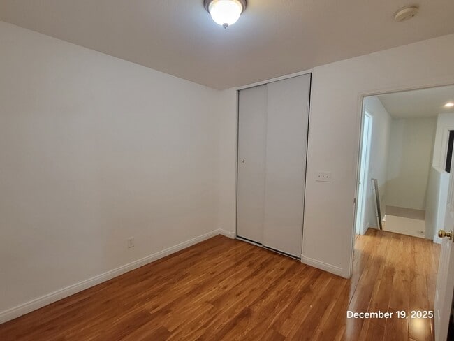 Building Photo - 9965 Mardagen St