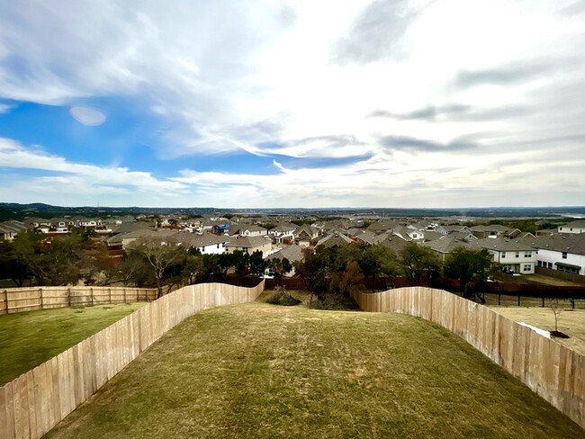Building Photo - Beautiful 3 beds 2.5 baths in Lago Vista