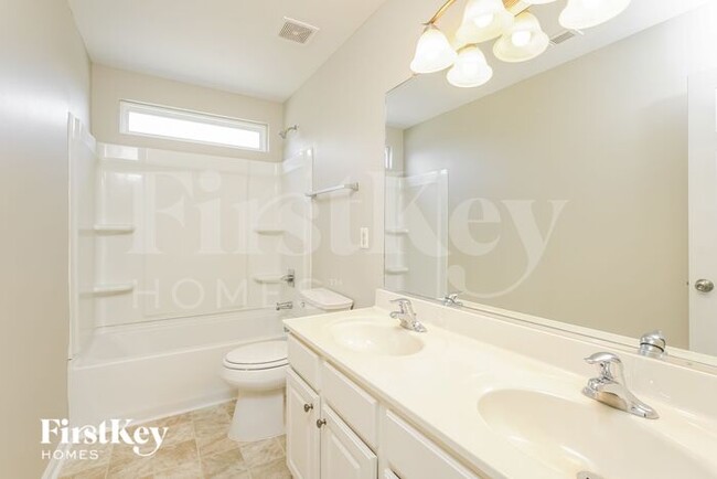 Building Photo - 5313 Silverbrook Dr