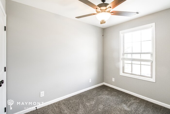 Building Photo - 210 Signature Pl