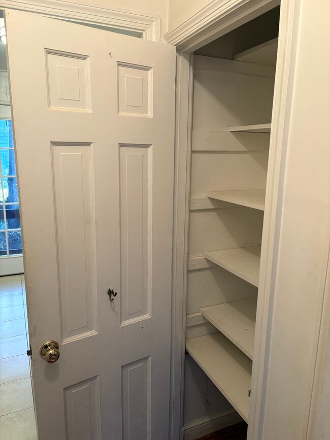 Building Photo - 22 Kentbury Way