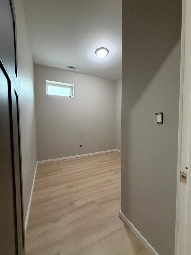 Building Photo - 22 N Pulaski Rd