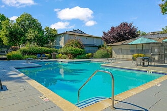 Building Photo - Briarwood at Central Park