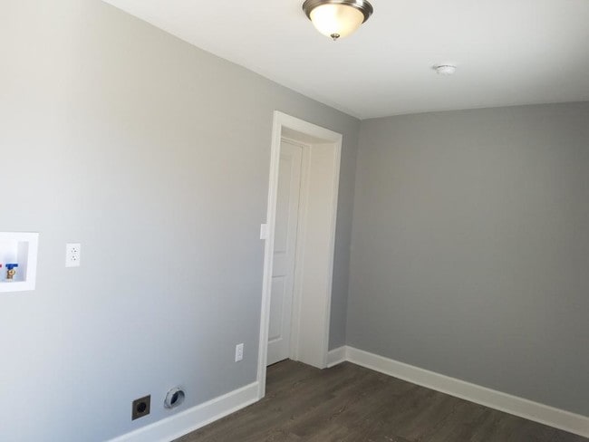 Building Photo - 2711 1st Ave