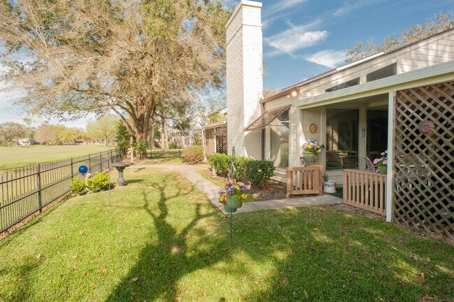 Building Photo - 2218 Green Tee Dr