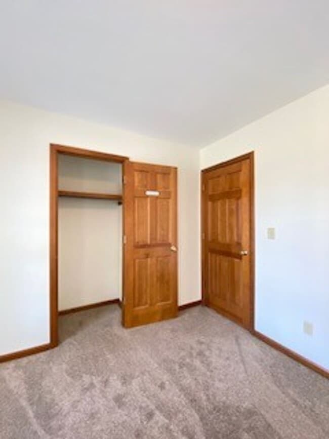 Building Photo - 3 Bedroom/2 Bathroom Home in the Gardens!