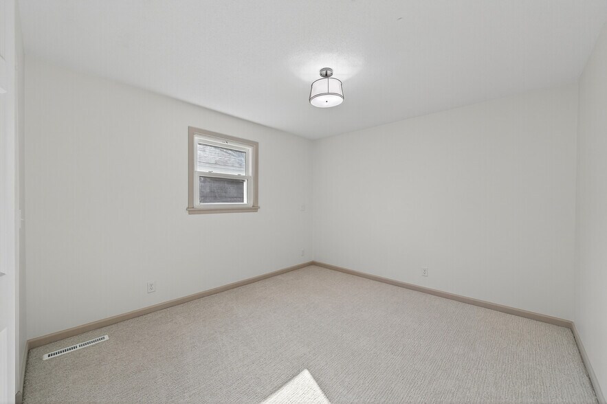 Building Photo - 1205 8th Ave S