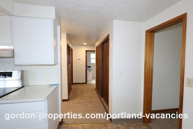 Building Photo - NE 94th Ave - Vintage Montavilla 2 bedroom house