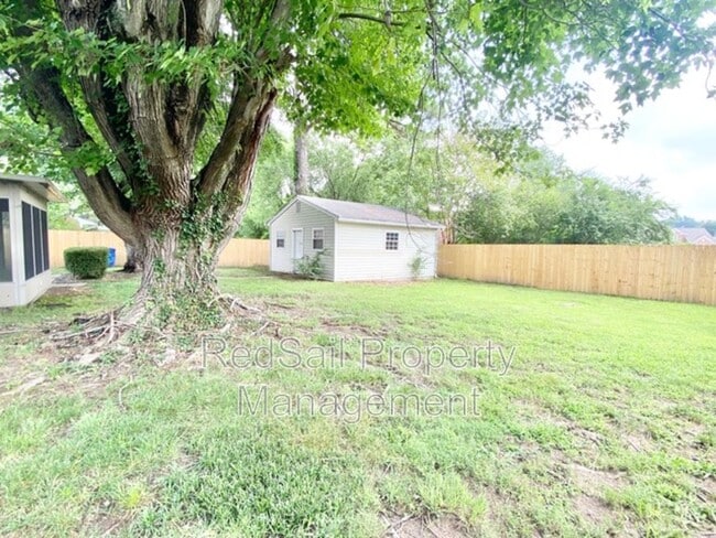 Building Photo - 504 Beech Dr