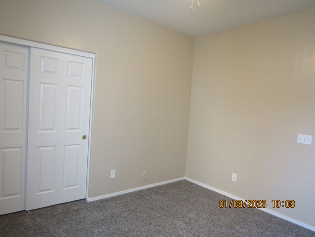 Building Photo - Single Story 3 bedroom with Den Home