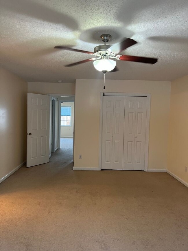 Building Photo - 105 Winthrope Ln