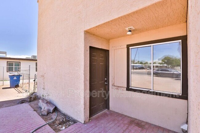 Building Photo - 1417 E Southern Ave