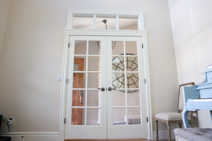 Building Photo - 284 S 550 E