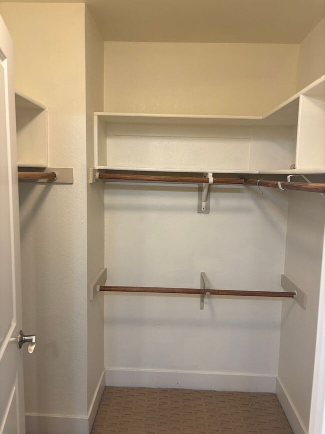 Building Photo - Gorgeous Two-Bedroom Condo with Golf Cours...