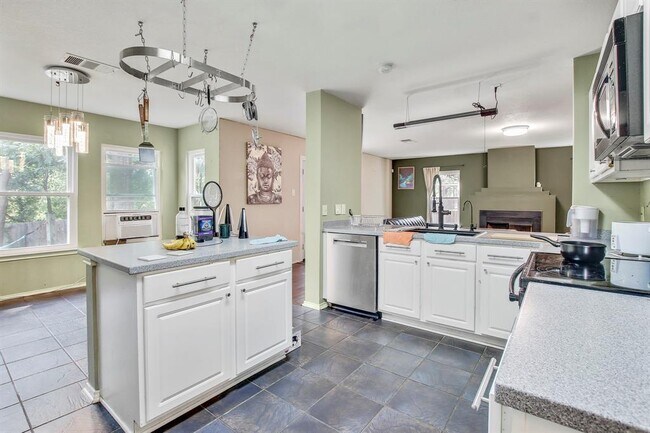 Building Photo - 1625 Balsam Way