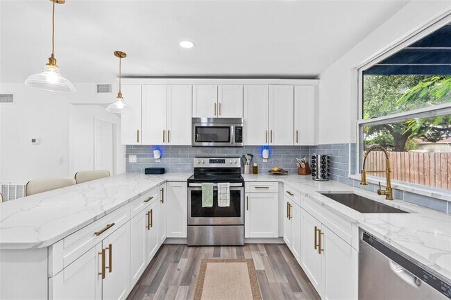 Building Photo - 2201 50th Ave N