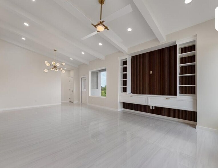 Building Photo - 6108 Mackenna Dr