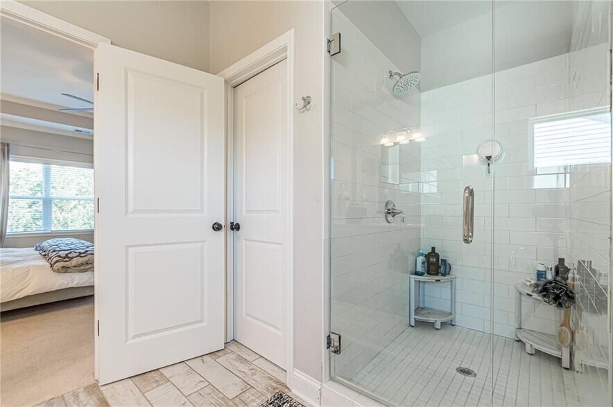 Building Photo - 3355 Pierview Dr