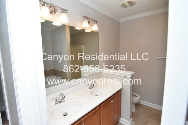 Building Photo - 1513 Stonewood Dr