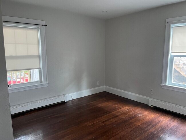 Building Photo - 12 Meadow St