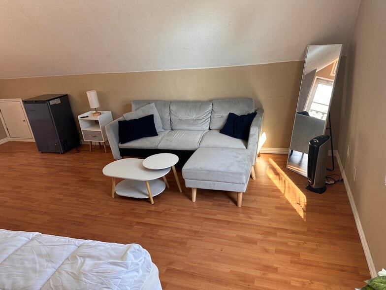 Building Photo - 2312 Carleton Ave