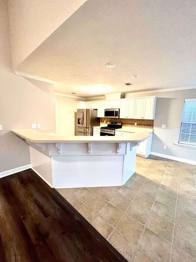 Building Photo - 702 Wickham Dr