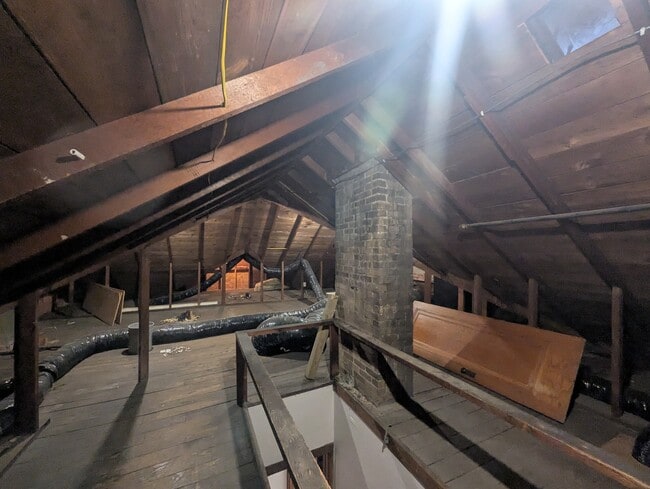 Building Photo - 1713 W Church St