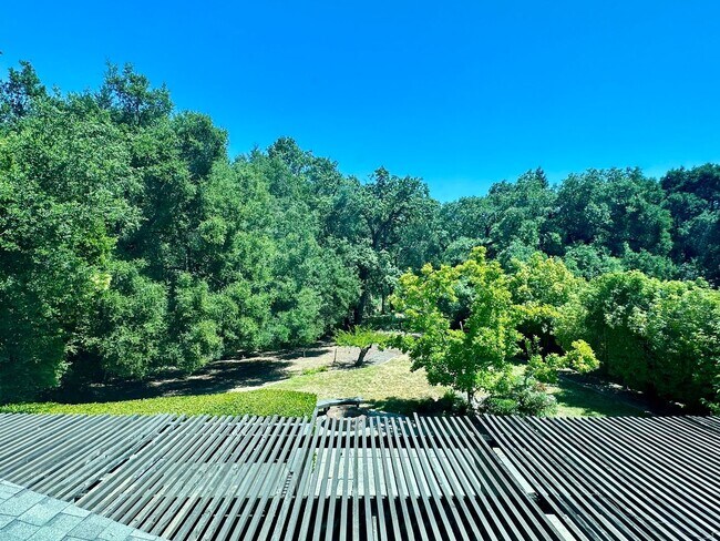 Building Photo - 4 Bedroom Home + Den in Saratoga!