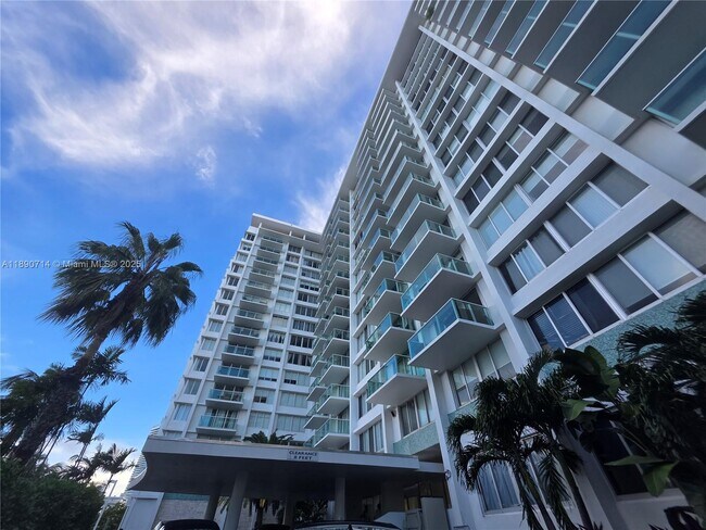 Building Photo - 1000 West Ave