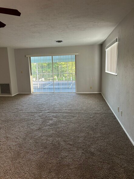 Living Area - 1376 Chesapeake Ave