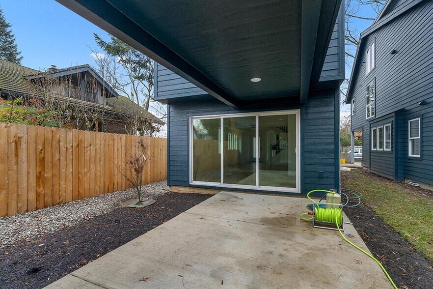 Building Photo - Brand new Portsmouth home steps from Colum...
